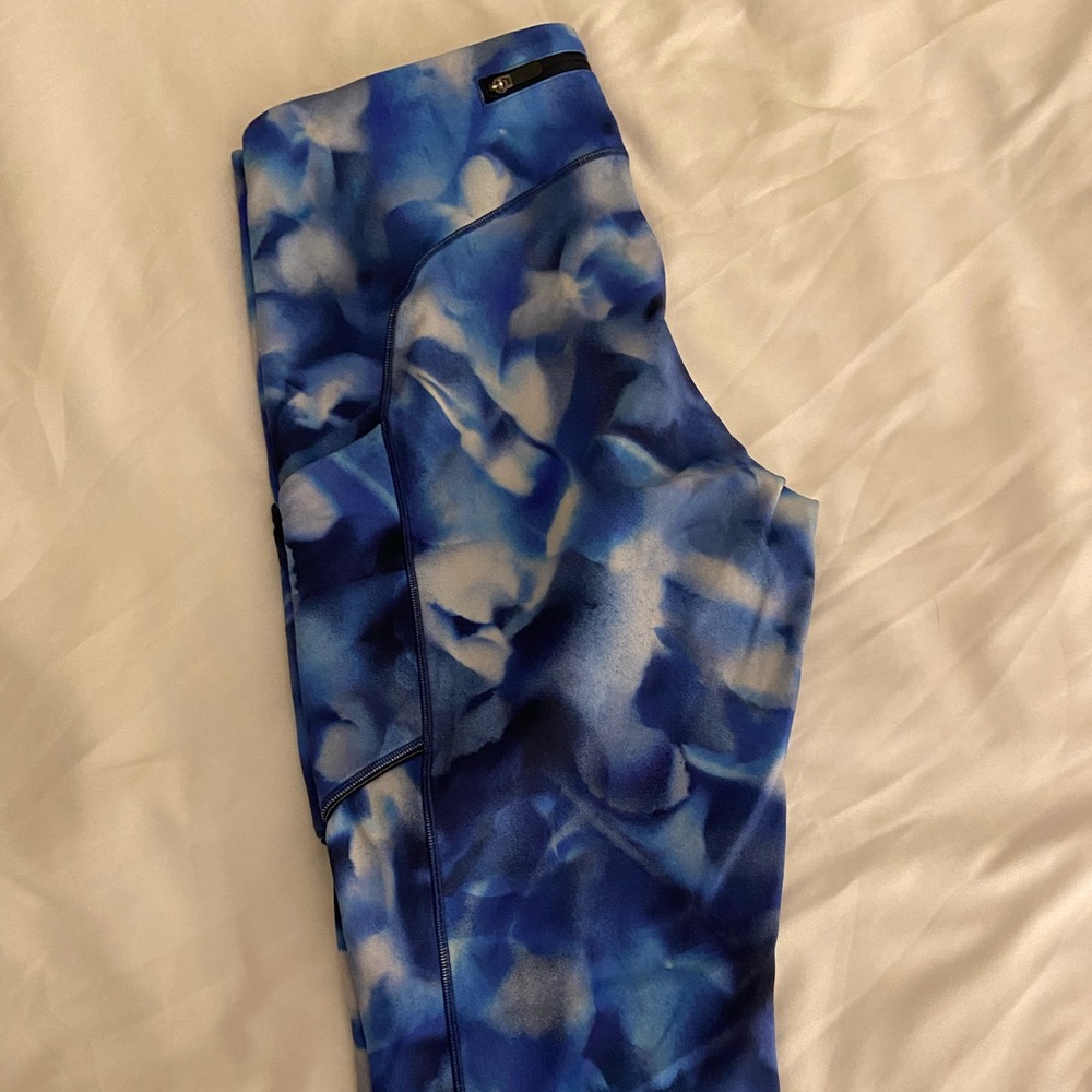 Lululemon leggings size 10 - Picture 2 of 7